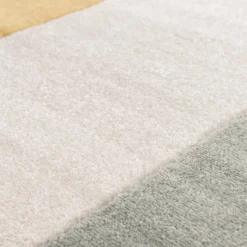 New Drawer LORMA Tapis contemporain à motif géométrique