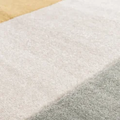 New Drawer LORMA Tapis contemporain à motif géométrique